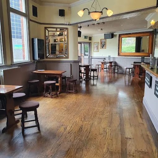 The Fox and Newt Pub, 9 Burley St, Leeds LS3 1LD